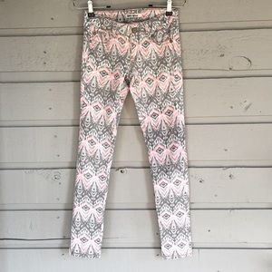 HOT KISS DENIM SOUTHWESTERN TRIBAL PRINT SKINNY LILY